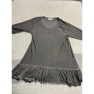 Dantelle Women's Size Medium Oil Dye Ruffle Hem Drop Waist Top Gray